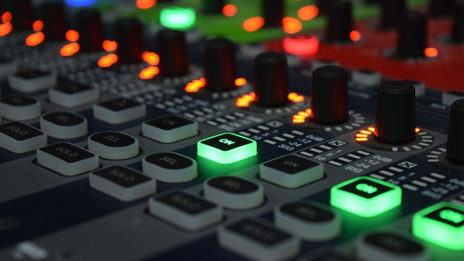 cropped-sound-4675091_1920.jpg